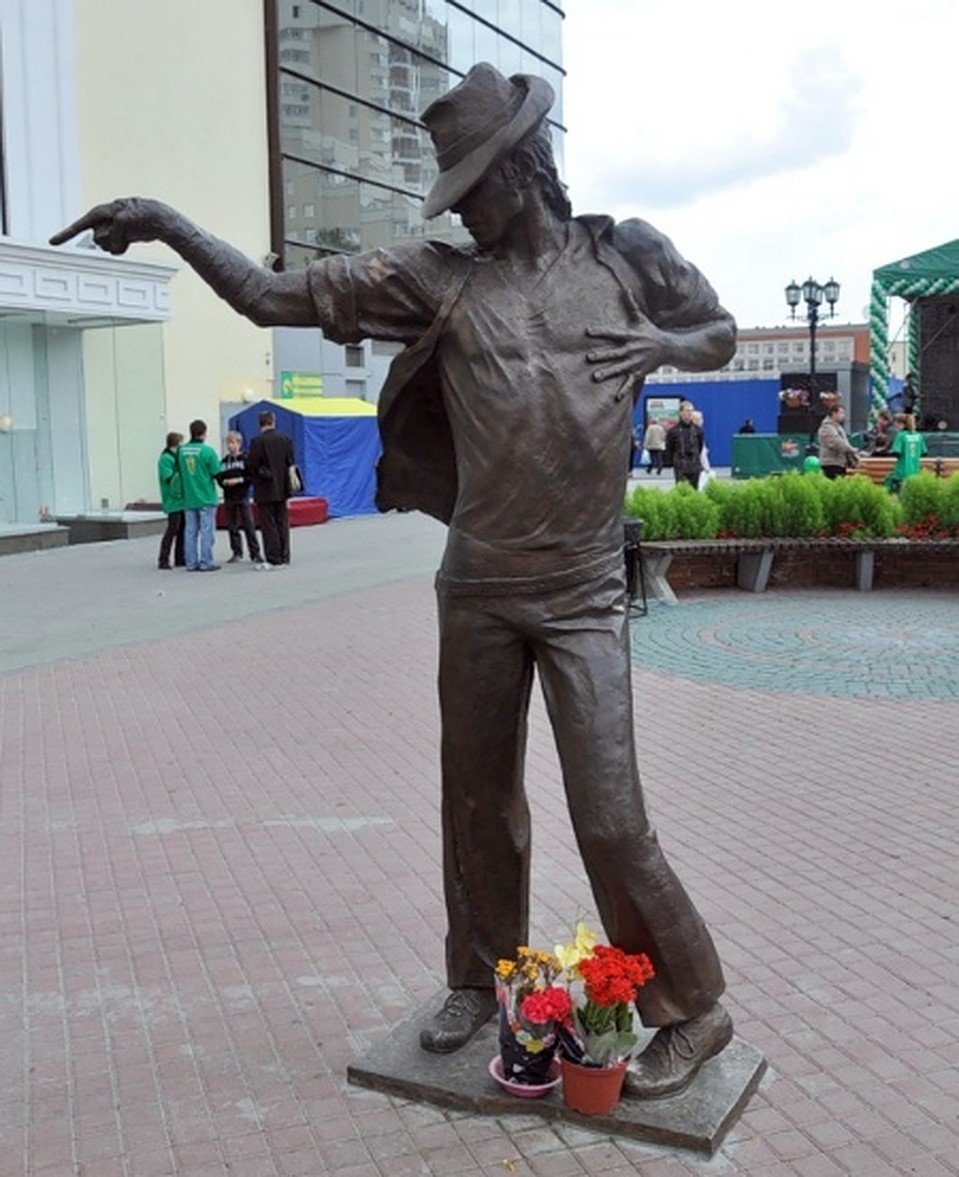 Памятник Майклу Джексону Екатеринбург