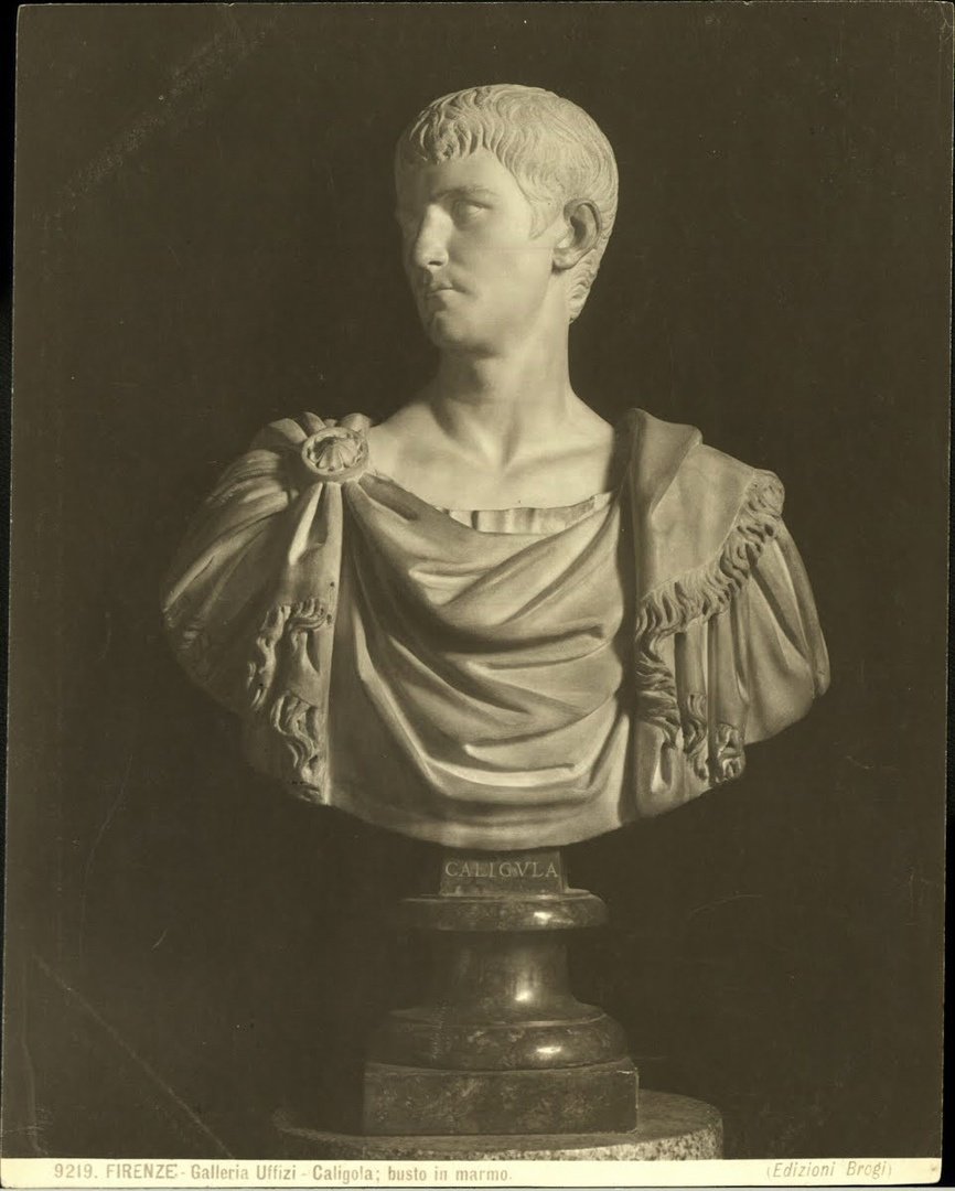 Калигула. Мрамор