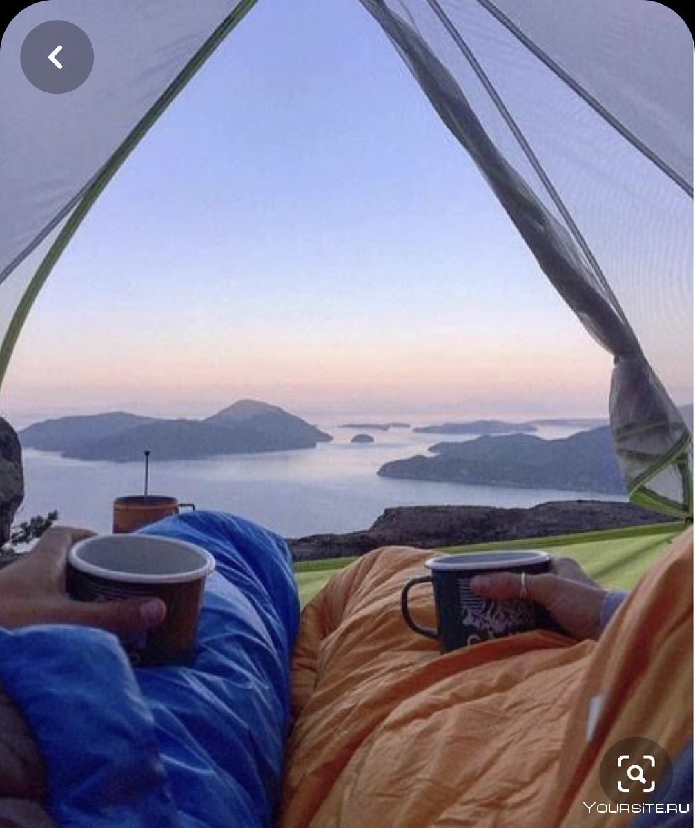 Палатка на берегу моря