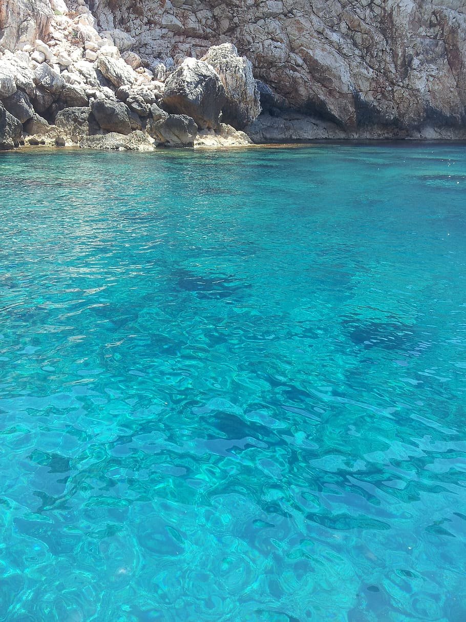 Бирюзовая вода