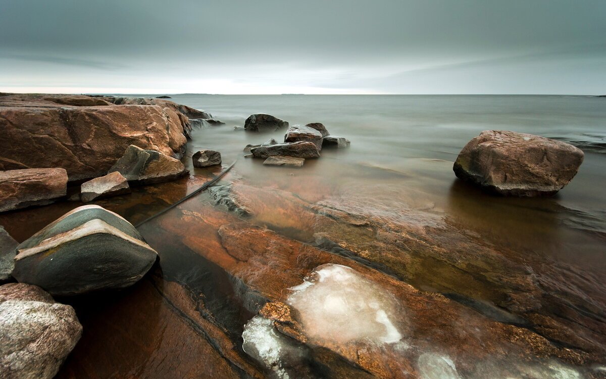 Камень море озеро