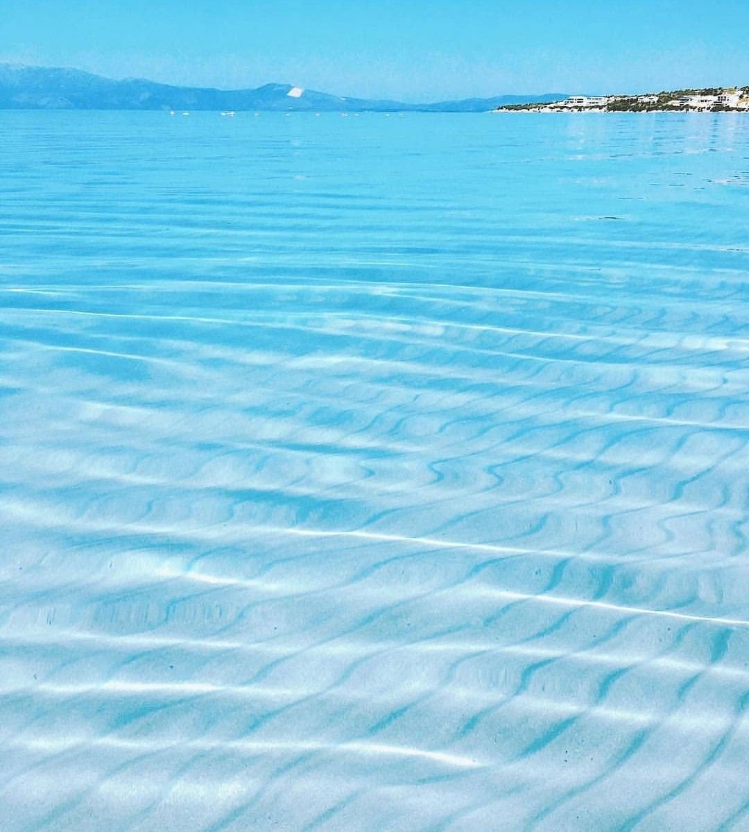 Голубое прозрачное море
