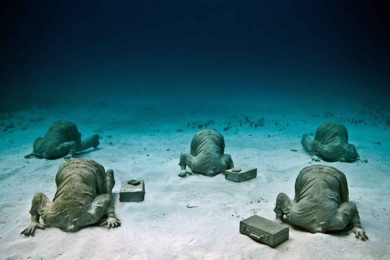 Роды под водой. Подводный музей Джейсона де Кайрес Тейлора. Музей подводных скульптур Мексика. Канкун музей подводных скульптур. Музей подводных скульптур, Канкун, Мексика.