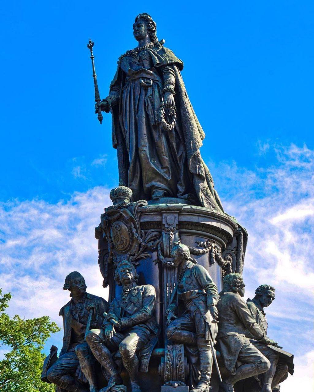 Памятник Екатерине 2 в Санкт Петербурге