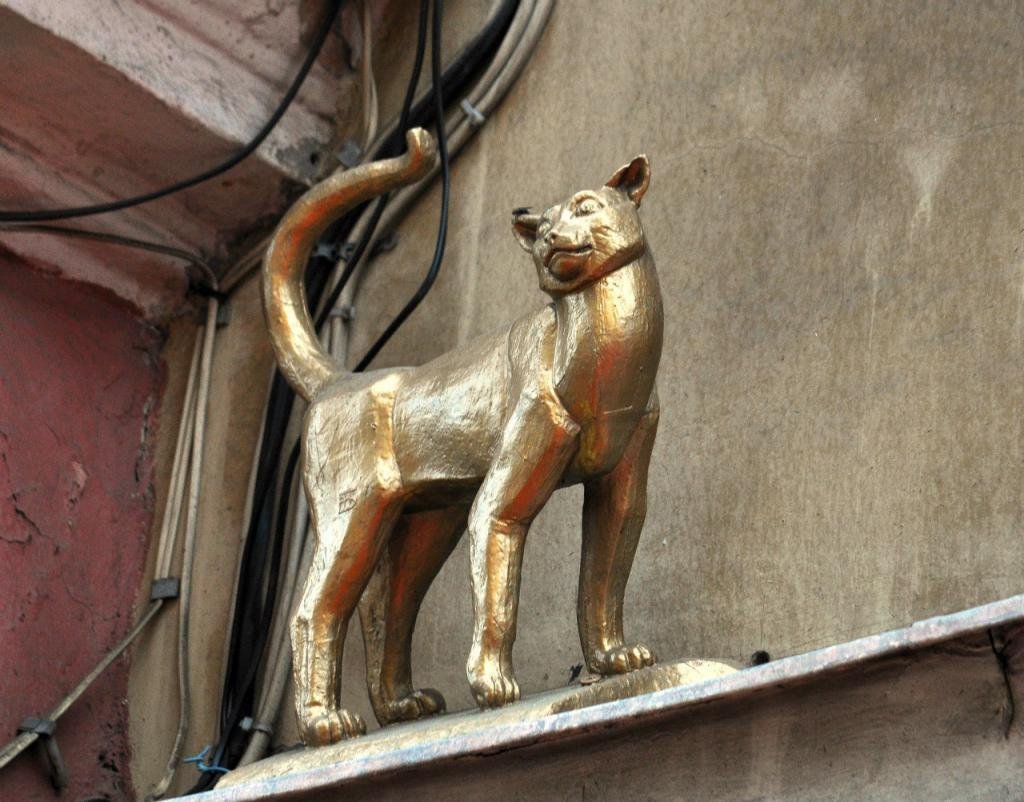 Памятник коту Елисею и кошке Василисе в Санкт-Петербурге