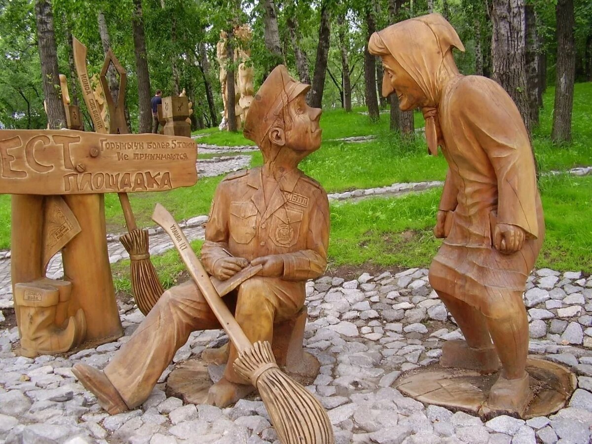 Деревянные фигуры для сада