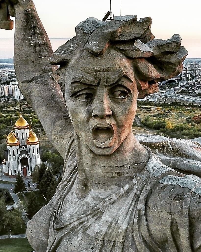 Скульптура Родина мать в Волгограде