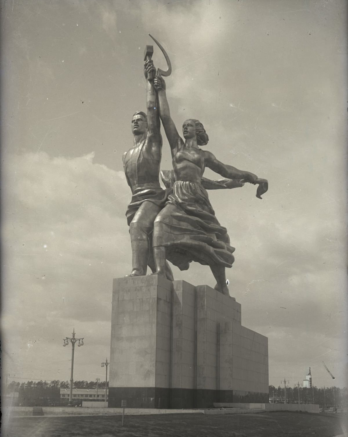 Скульптура рабочий и колхозница 1937 г Вера Мухина
