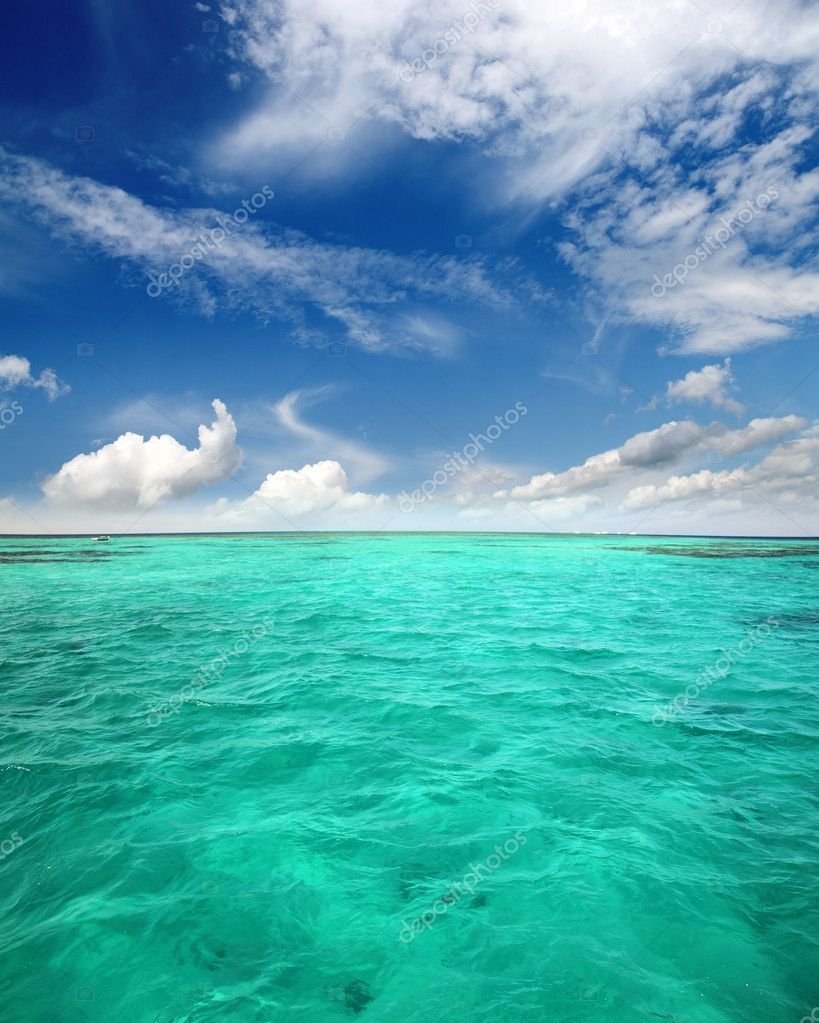 Пейзаж с морем бирюзовым