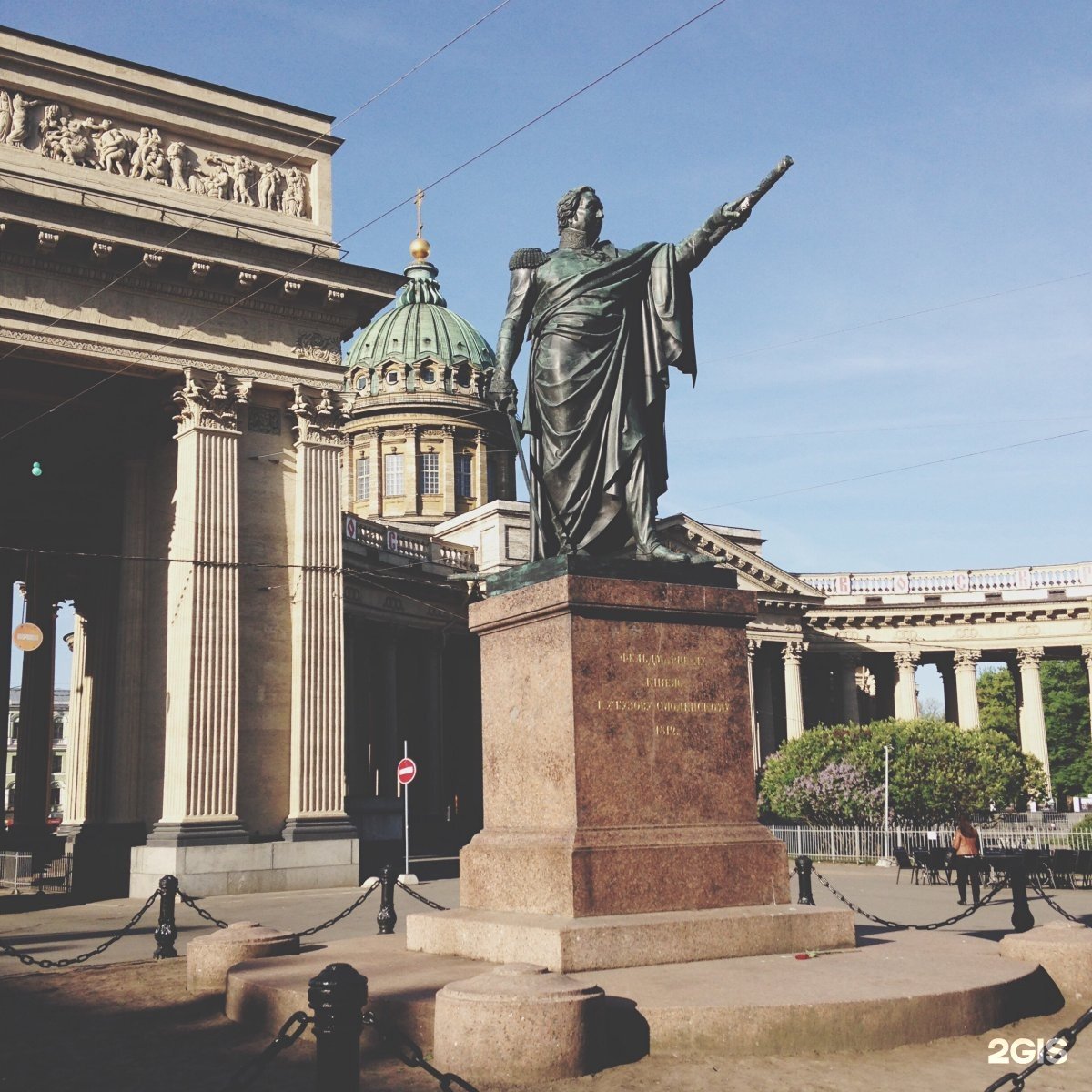 Памятник Кутузову в Санкт-Петербурге у Казанского собора