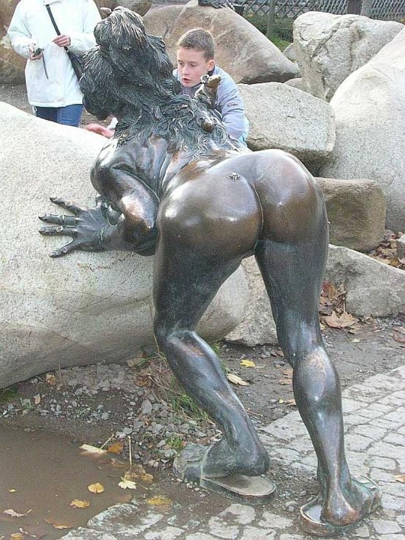 Памятник ведьме Гарц