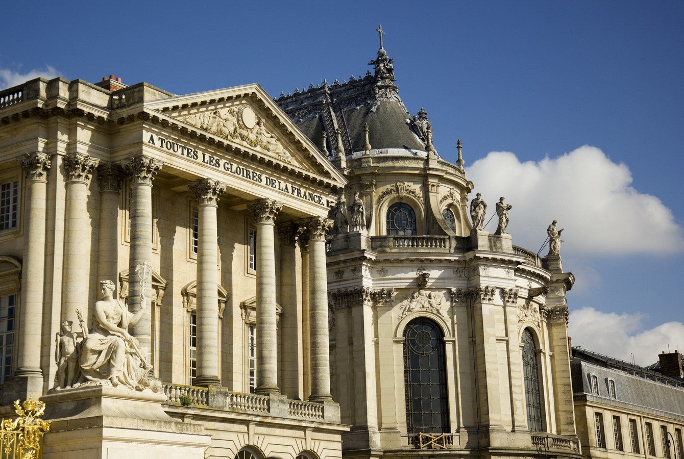 Классицизм во франции архитектура. Архитектура 17 в Франции Барокко Версаль. Версаль французский классицизм. Королевская часовня Версальского дворца.