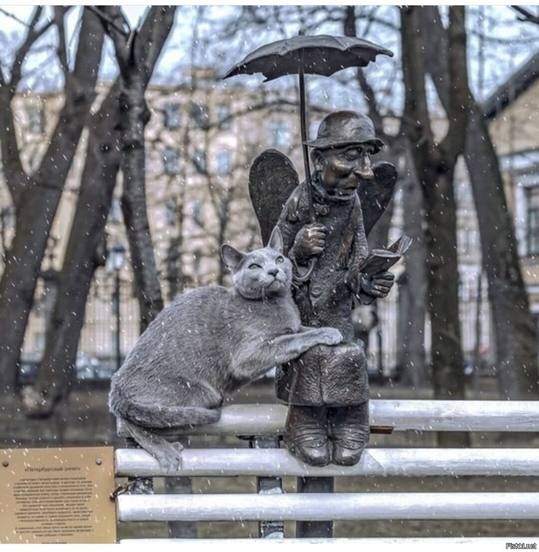 Скульптура ангел на скамейке
