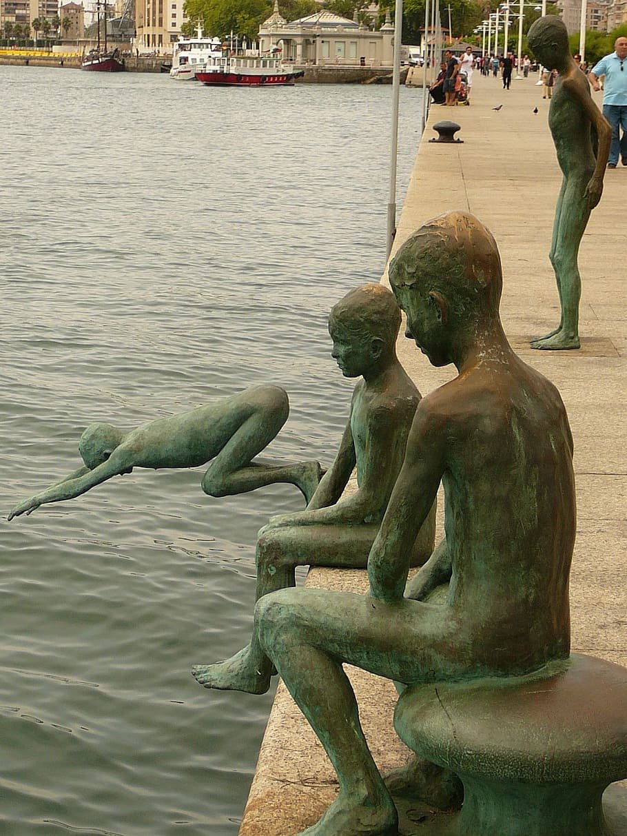 Испания скульптура в воде