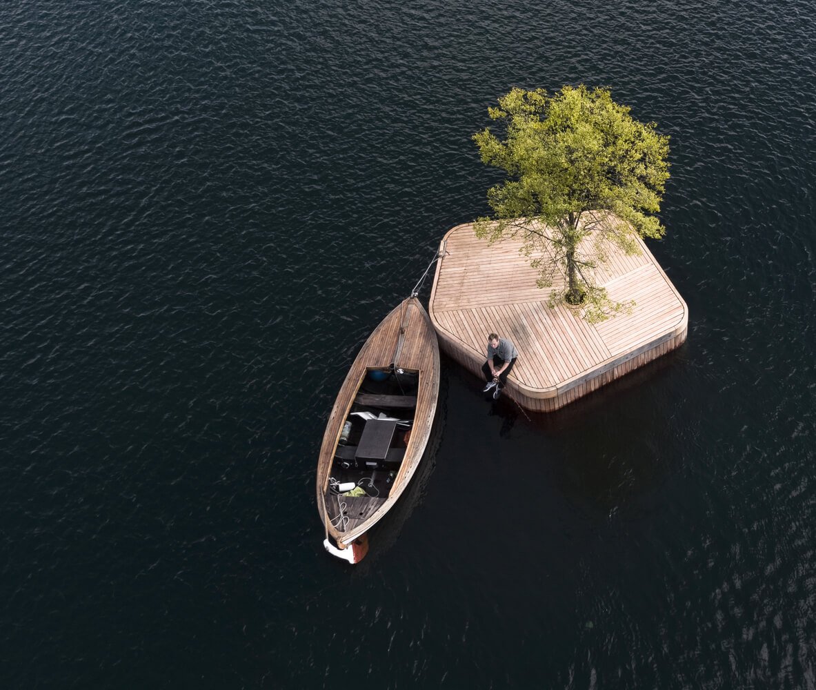 Плавучие острова в море