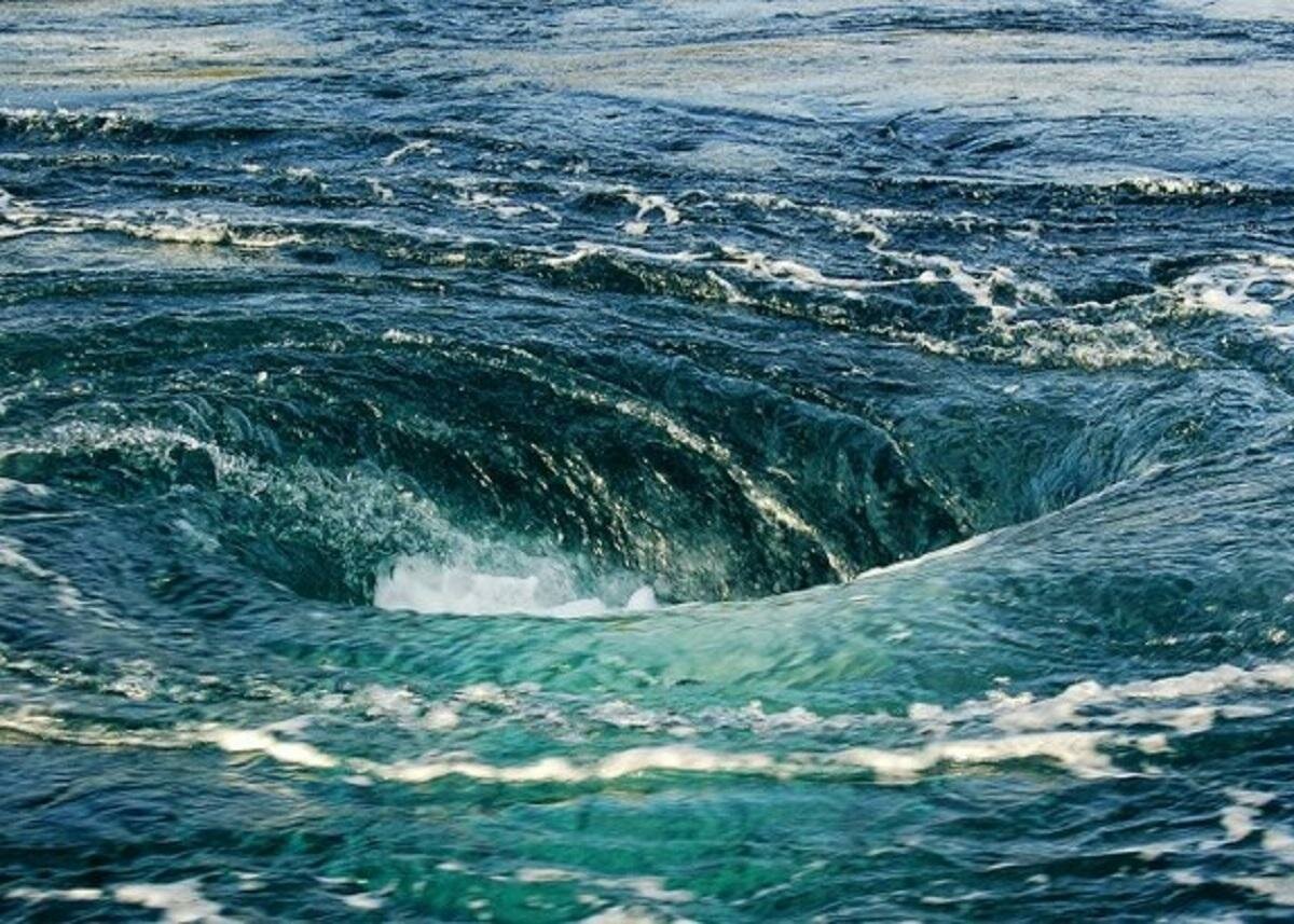 Черное море воронка
