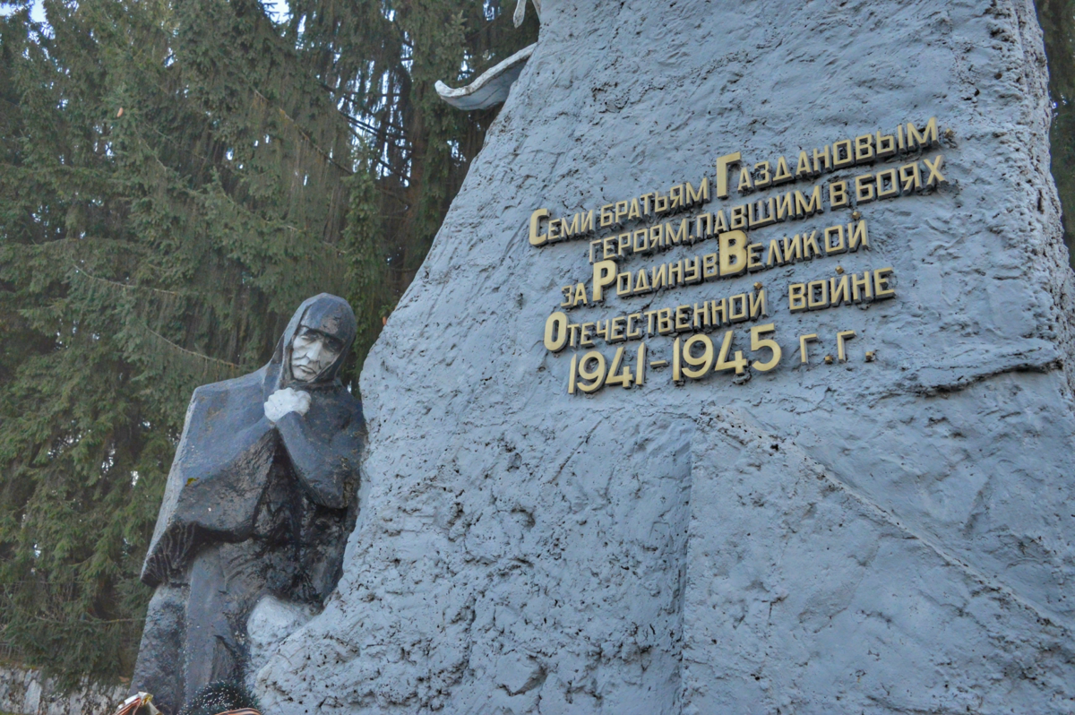 Семь братьев Газдановых памятник