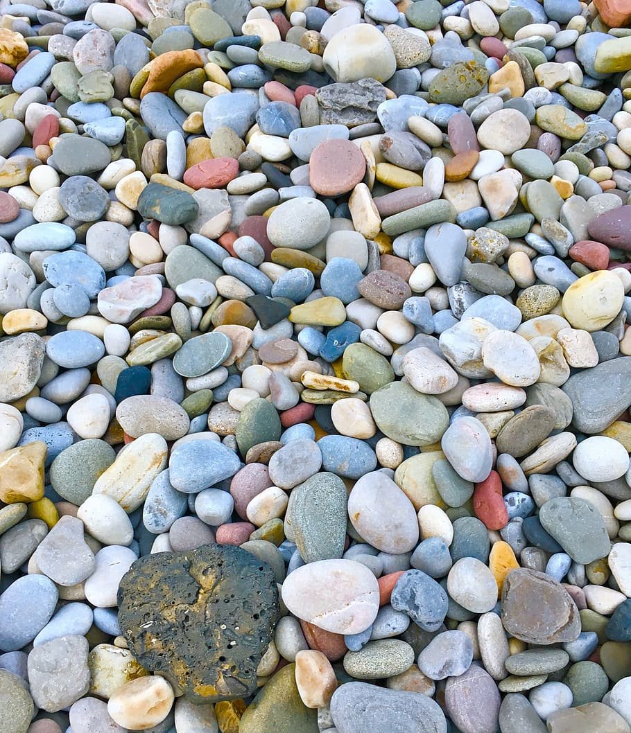 Камушки на море