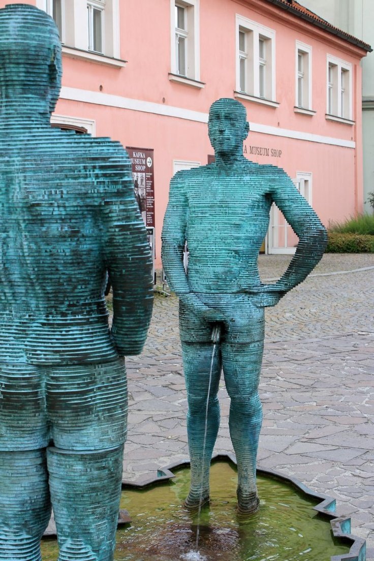 Скульптуры в Праге