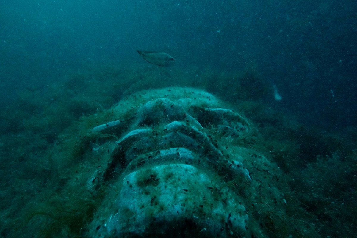 На дне черного моря