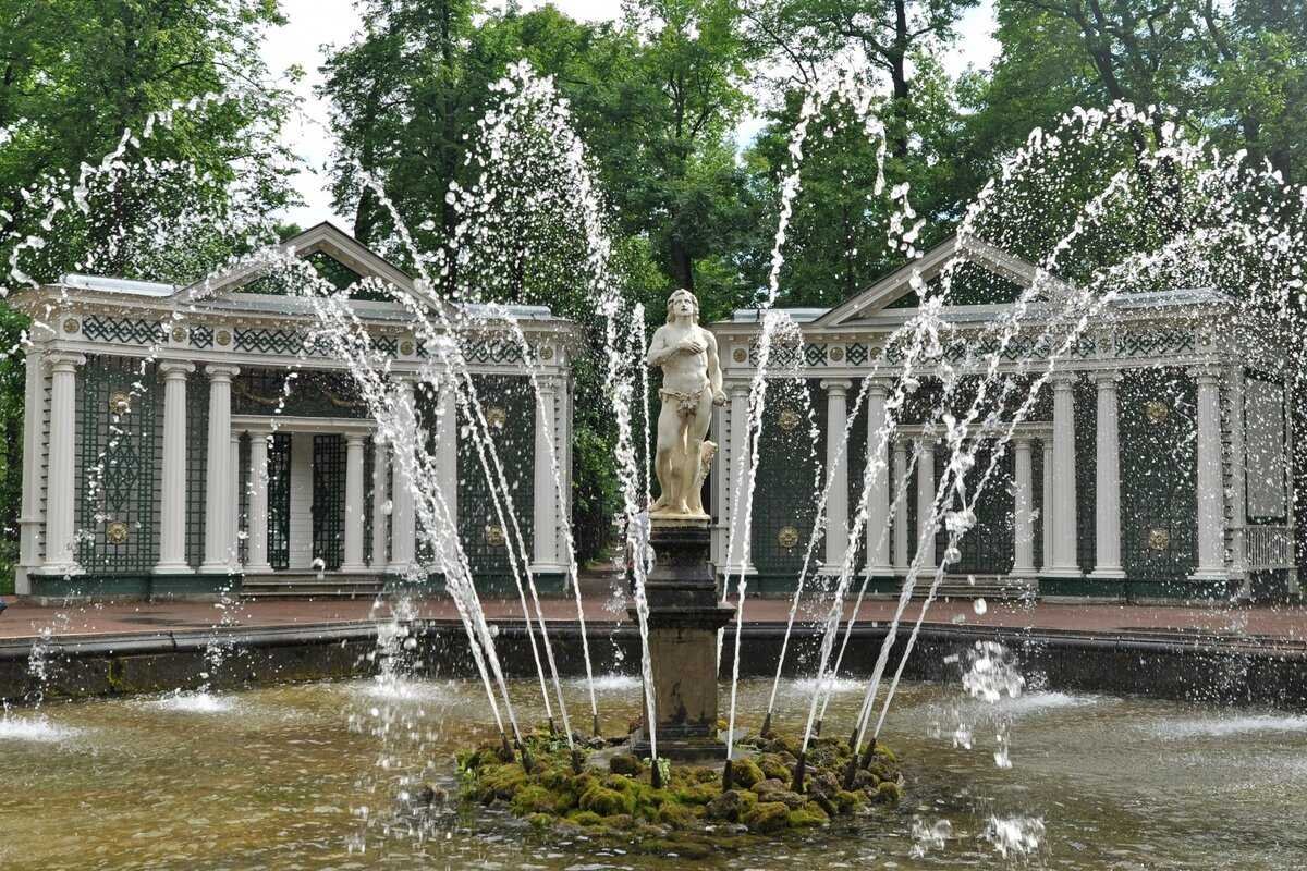 Петродворец фонтан ева