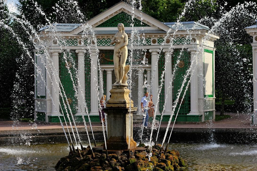 Петродворец фонтан ева
