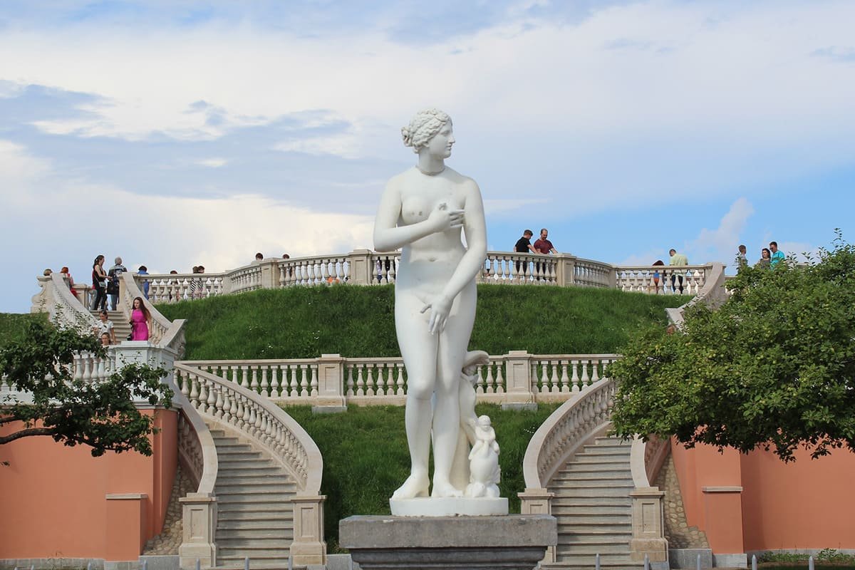 Венера Медицейская в Петергофе