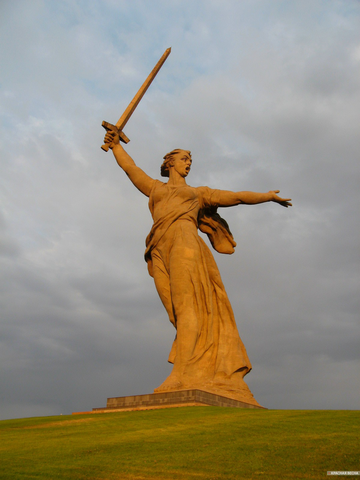 Памятник Родина мать в Волгограде