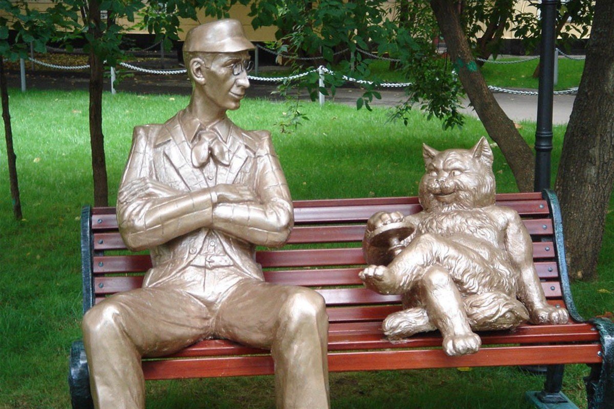Памятник коту бегемоту и Коровьеву Москва