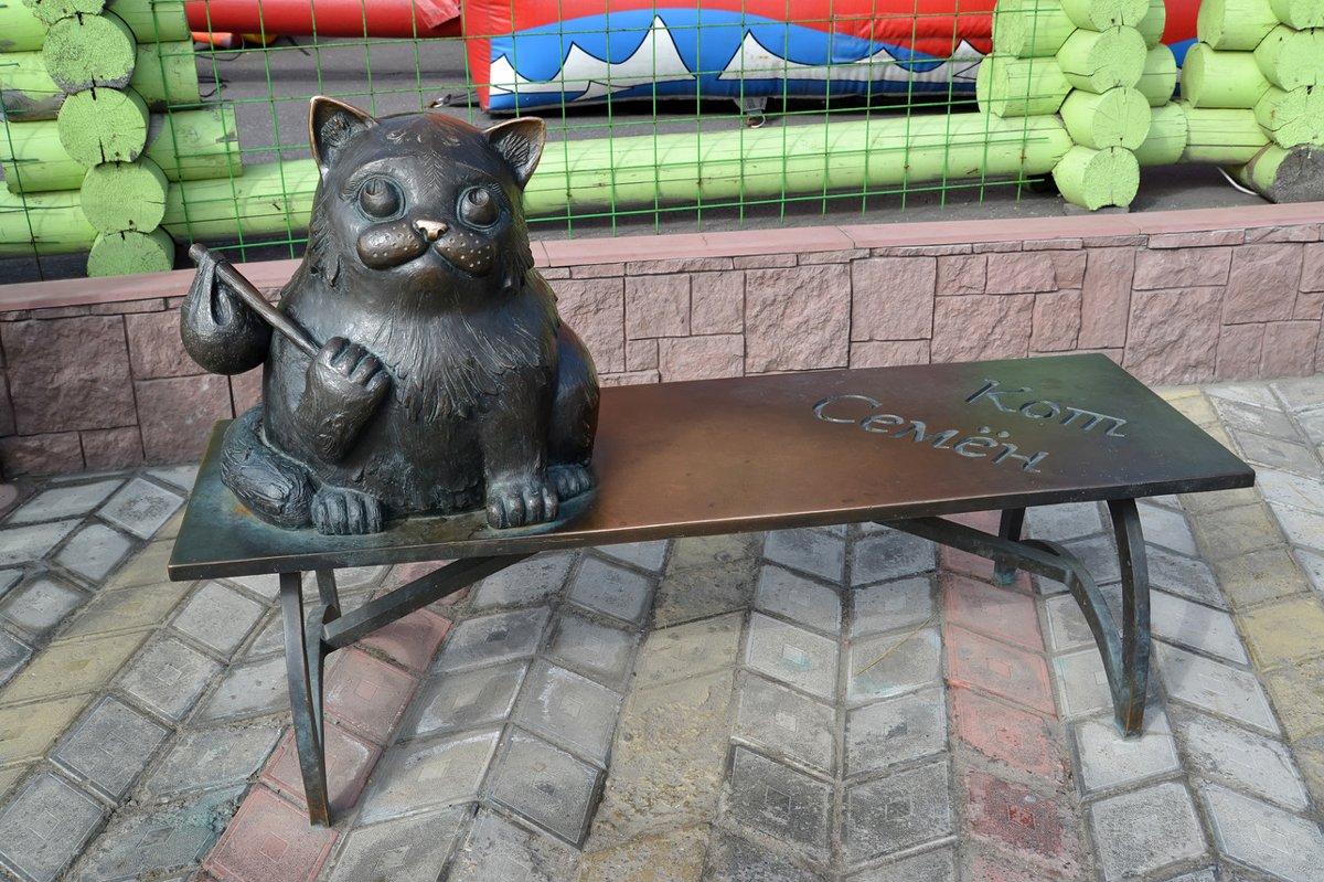 Памятник коту семёну в Мурманске