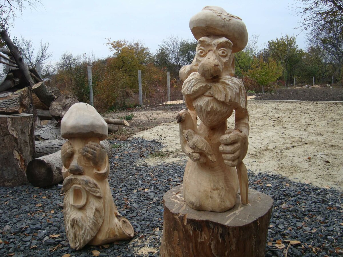 Деревянные фигуры для сада