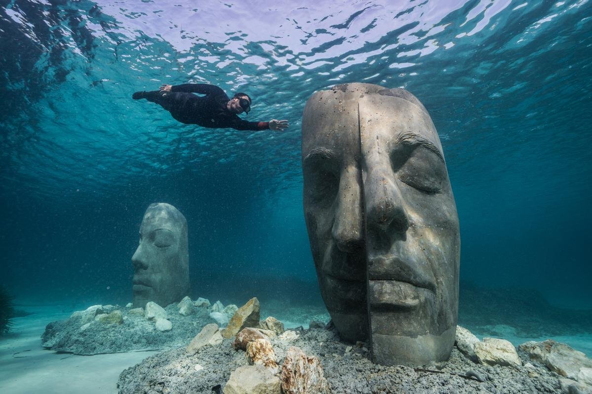 Jason DECAIRES Taylor