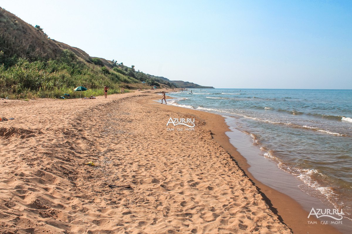 Кучугуры дикий пляж