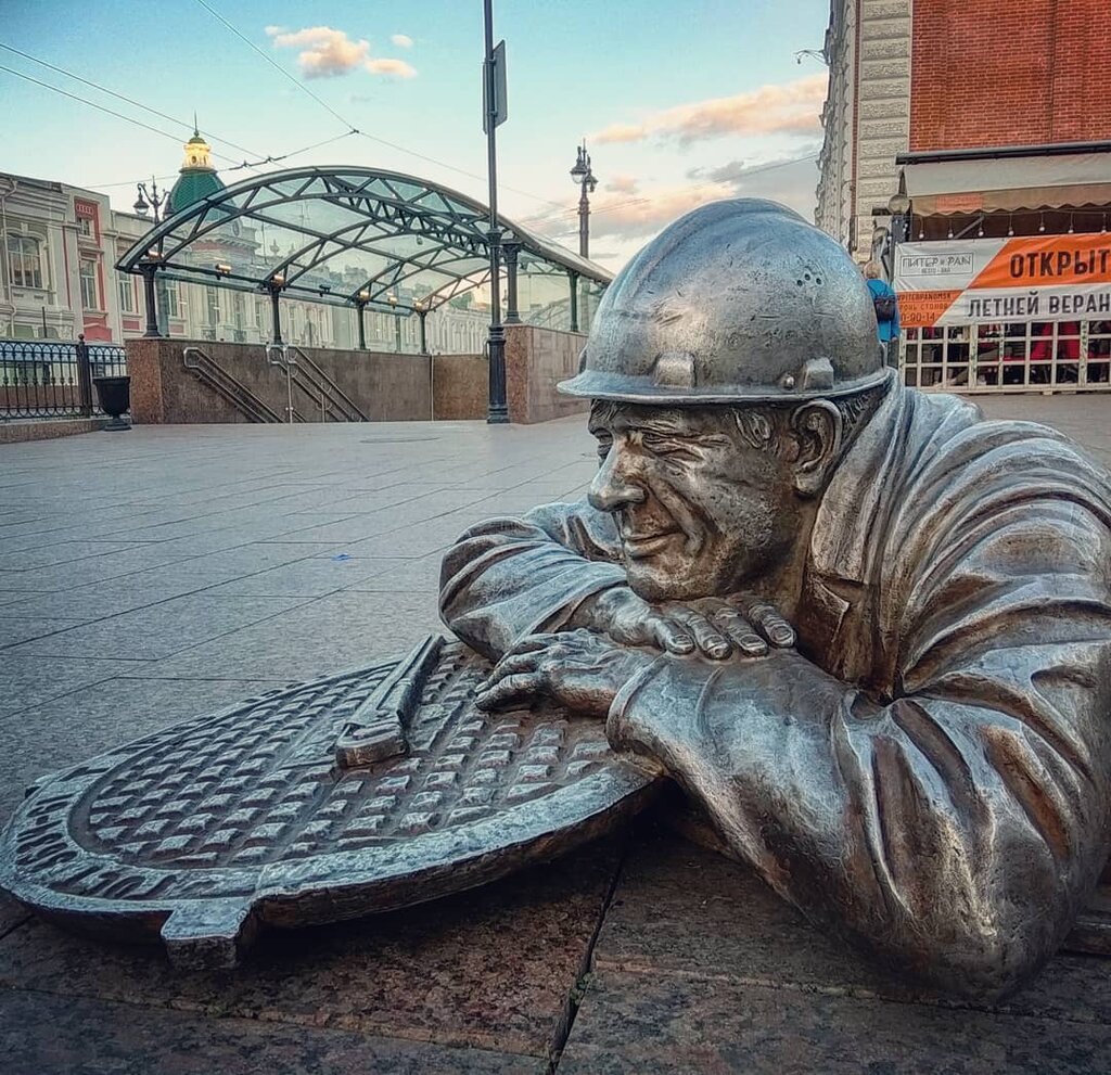 Памятник сантехнику Степанычу в Омске