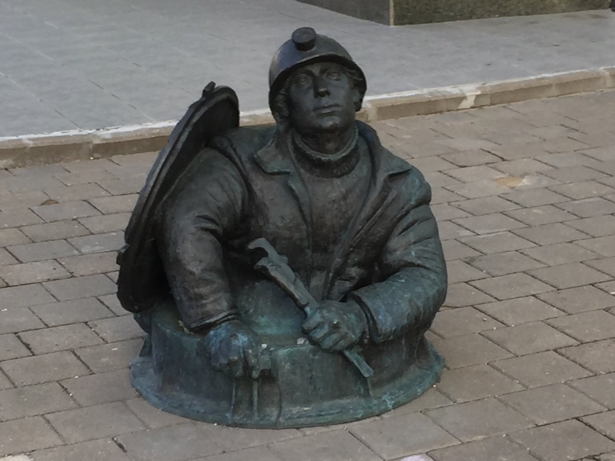 Памятник сантехнику проспект Вернадского