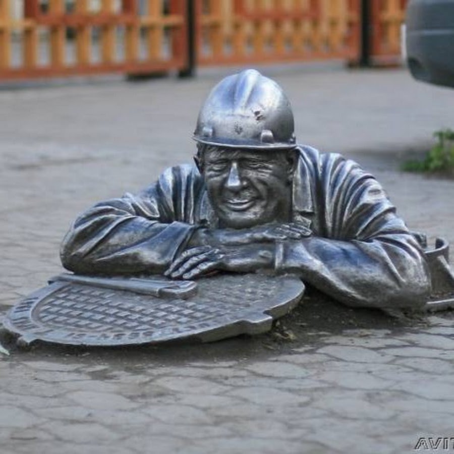 Памятник сантехнику в Омске