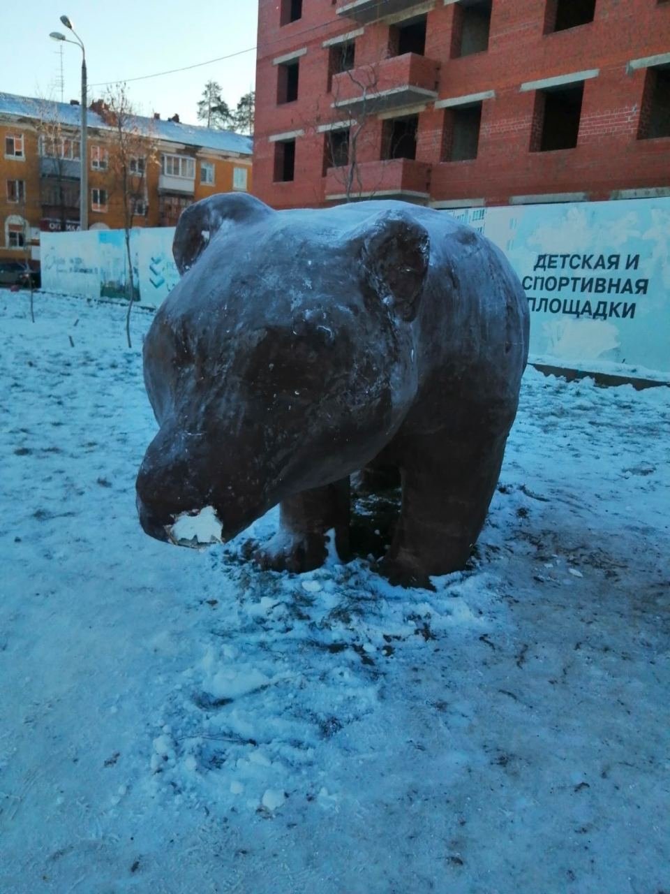 Нефтеюганск статуя медведя