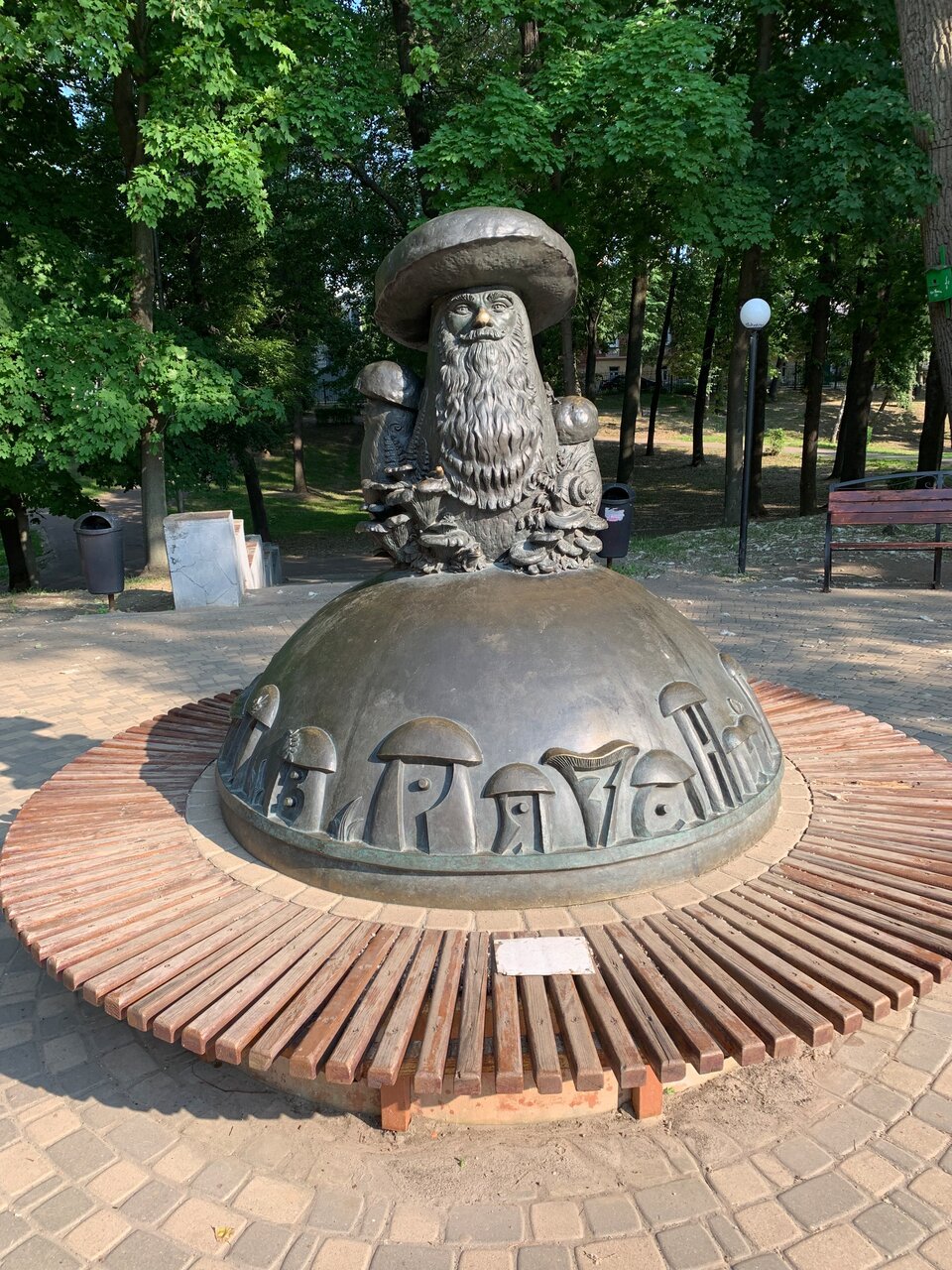 Памятник "в Рязани грибы с глазами" Рязань
