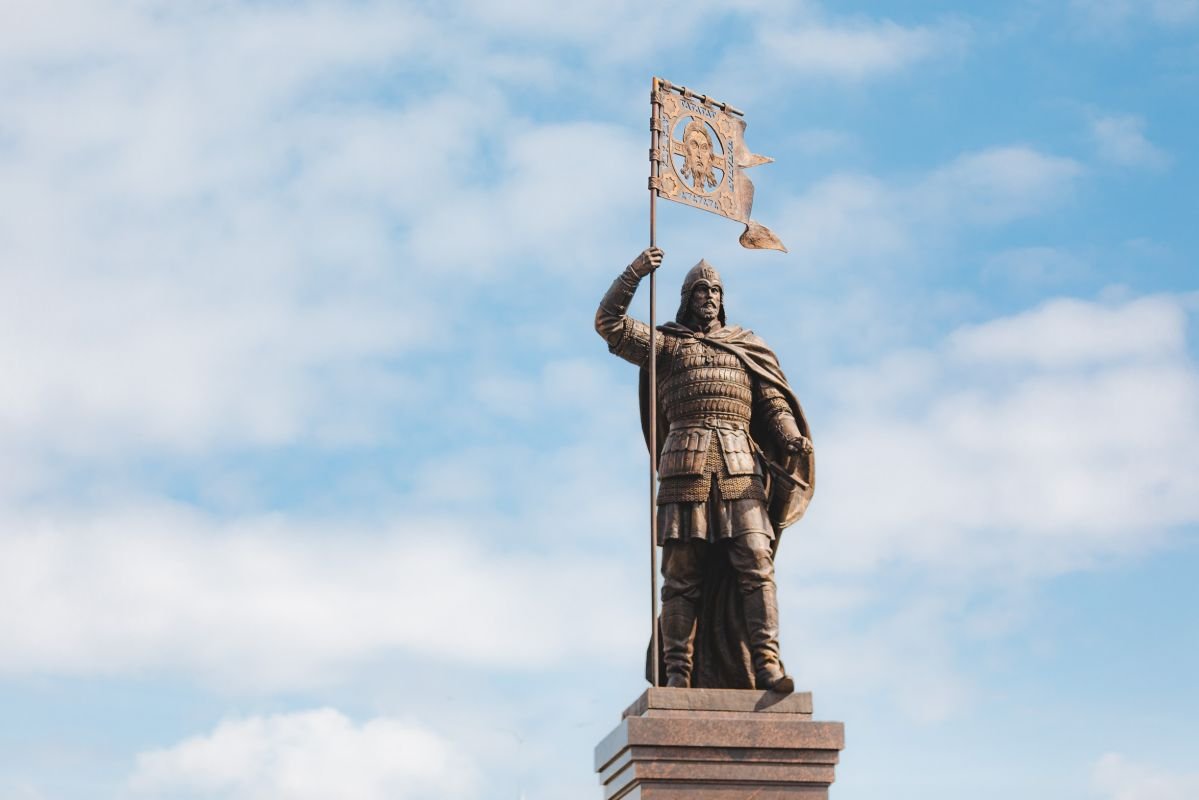 Постамент скульптуры