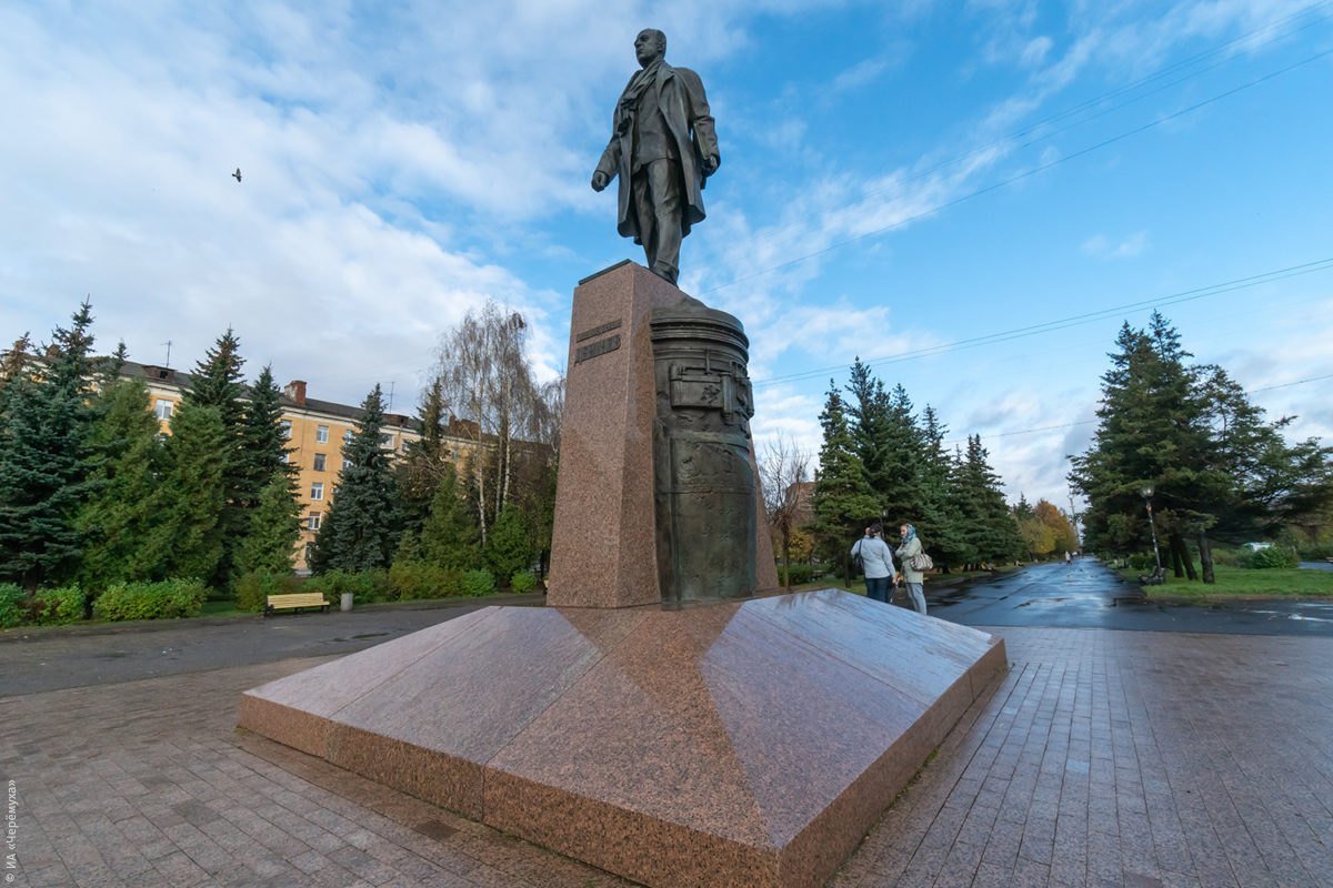 Памятник Дерунову в Рыбинске