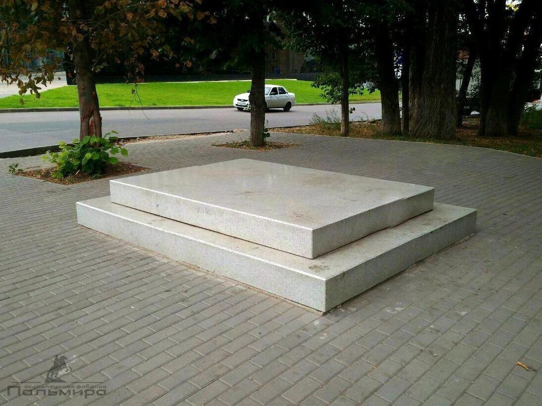 Пьедестал для памятника