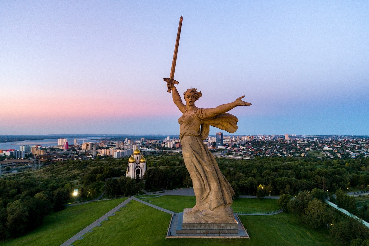 Памятник Родина мать в Волгограде