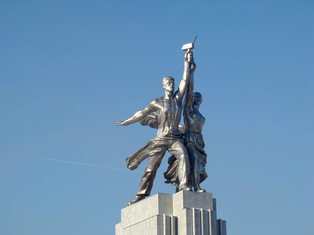 Монумент «рабочий и колхозница» веры Мухиной (1937)