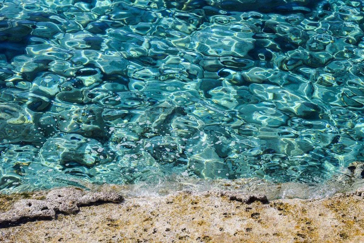 Прозрачная вода море