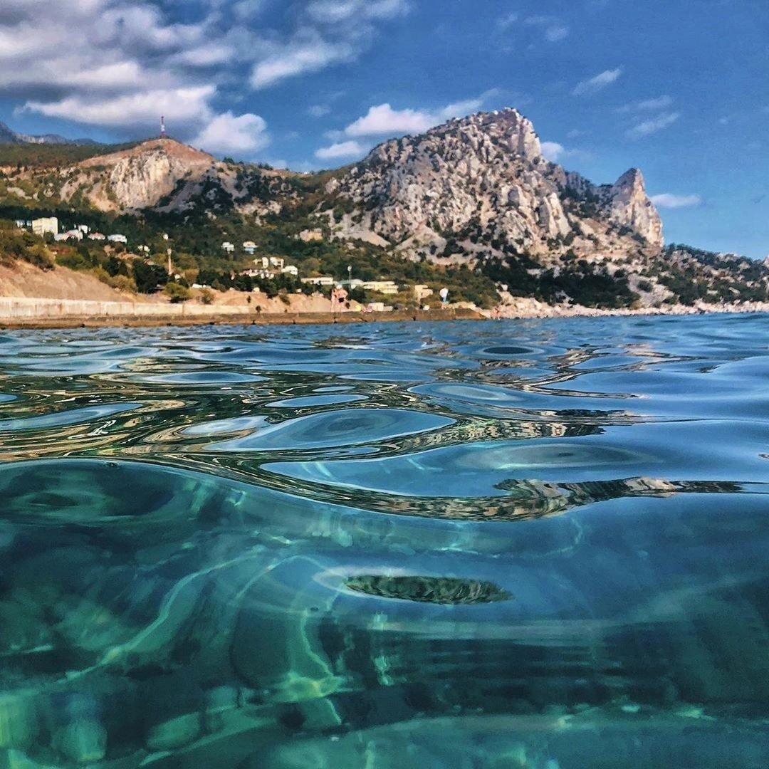 Прозрачное море в Крыму