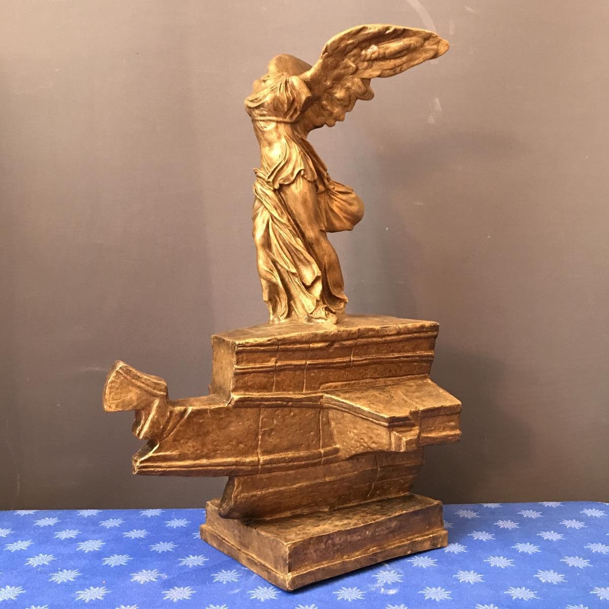 Скульптура Ника Самофракийская подсвечник