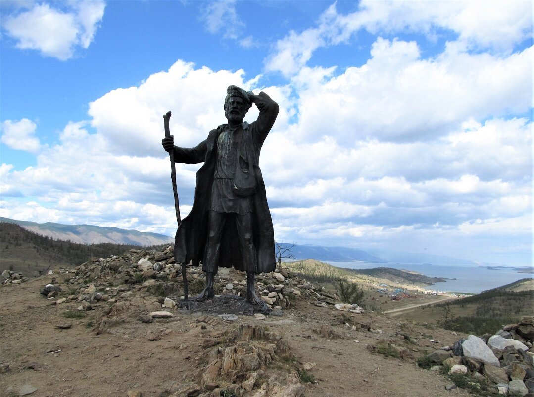 Памятник бродяге на Байкале