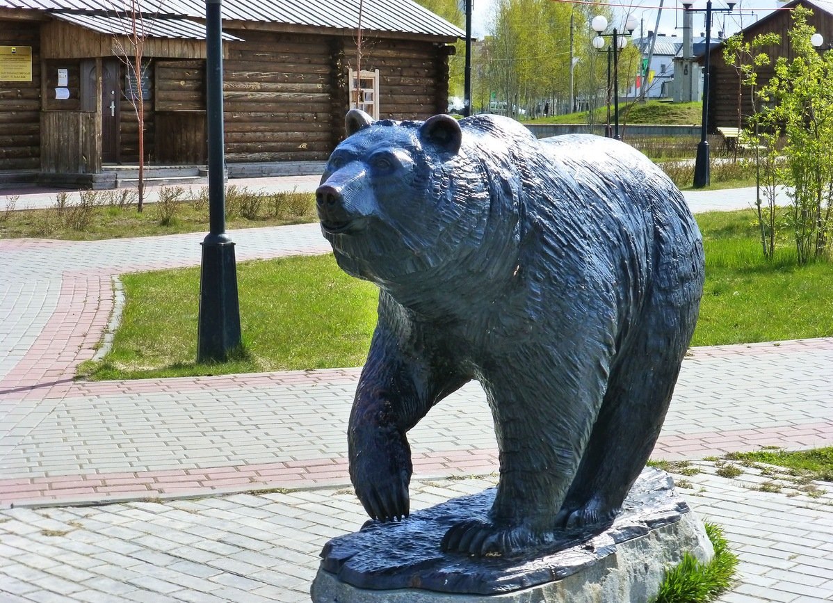 Медведь Нефтеюганск памятник