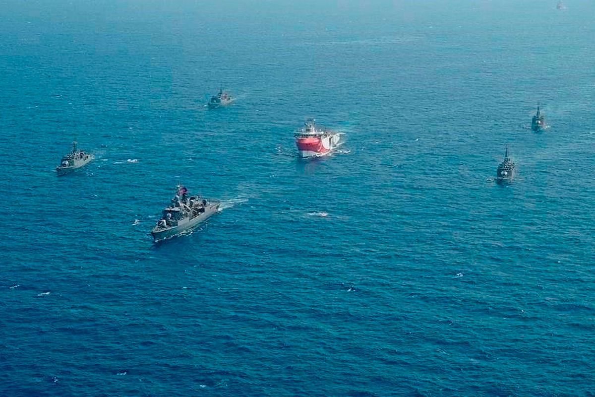 Два корабля столкнулись в море