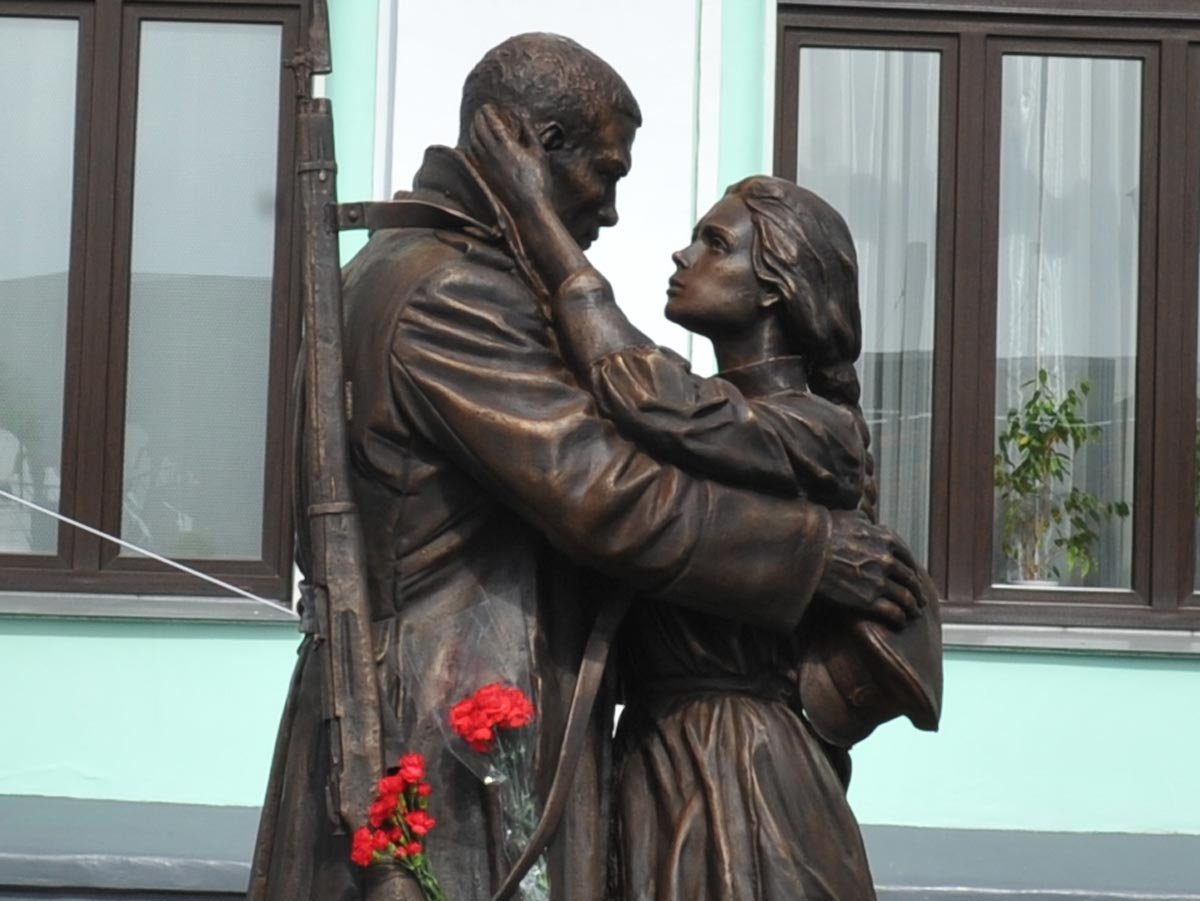 Тюменский памятник прощание